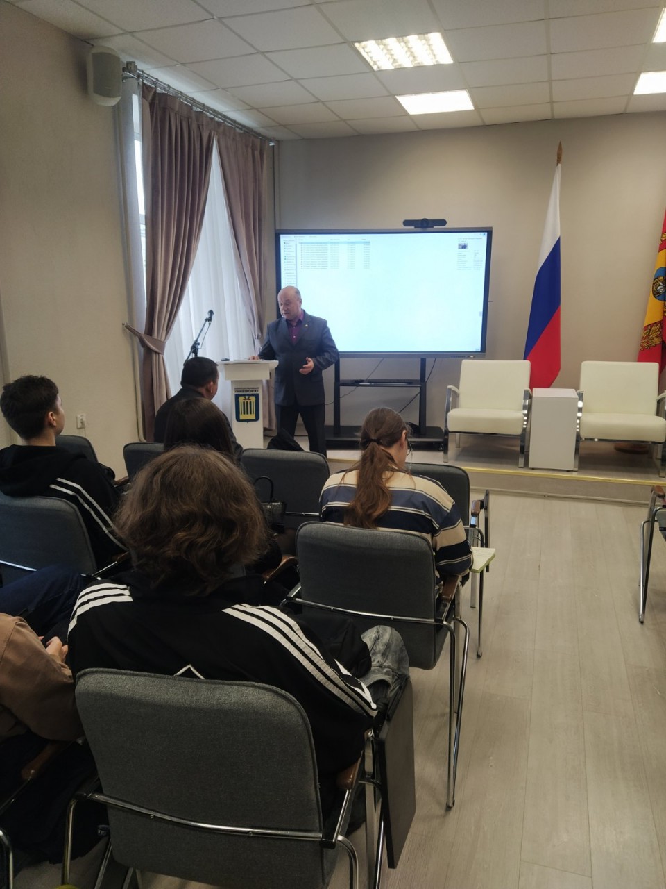 IMG-3489589b74224bb4c012f71a75e7fb33-V